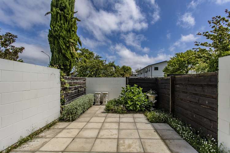 2/30 Clissold Street Merivale_8