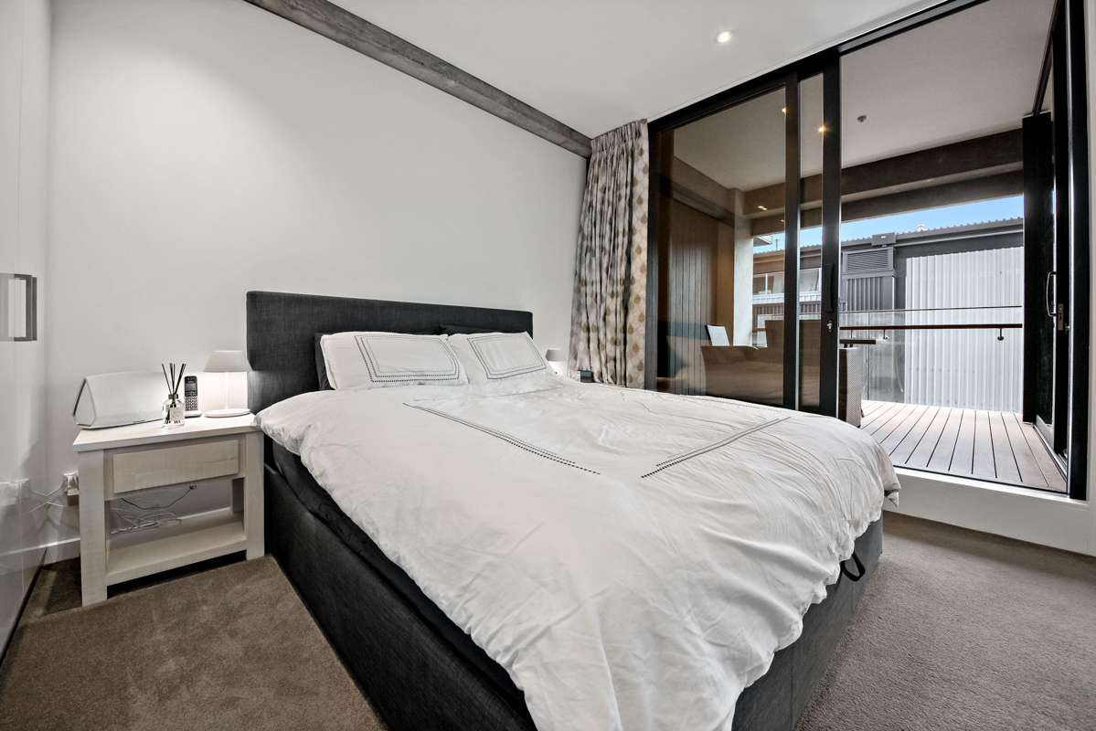 302/5 Hohipere Street_4