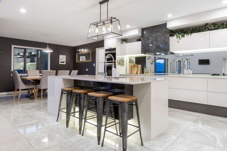 88 Queen Charlotte Drive Aotea_6