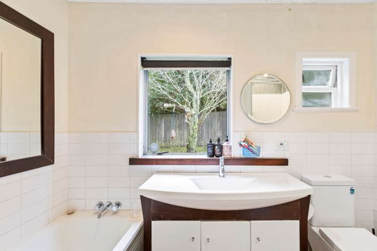 1 Norman Road Titirangi_9