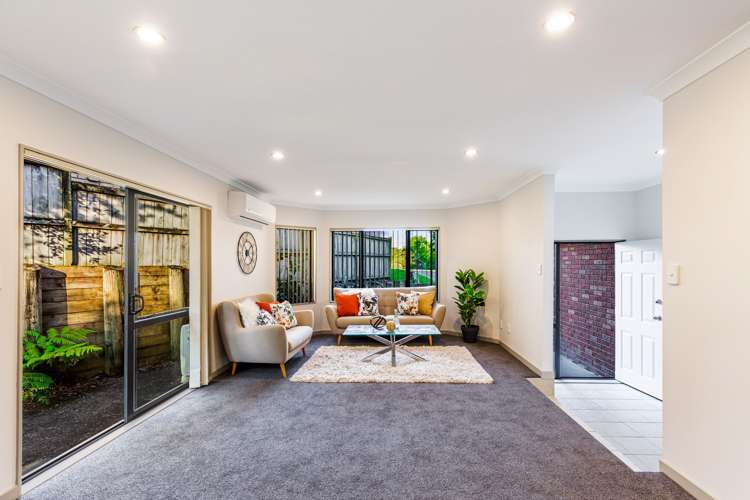 65 Helleur Road Massey_6