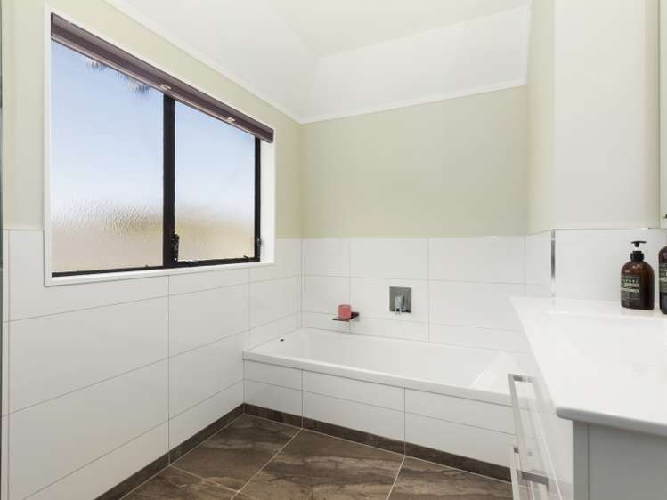 75a Totara Crescent Woburn_12