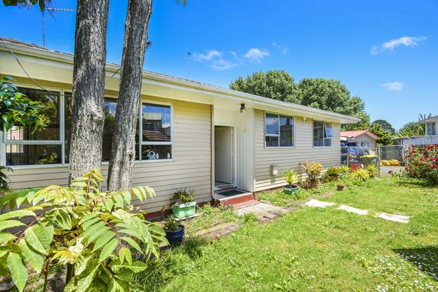 64 Henwood Road Mangere East_1