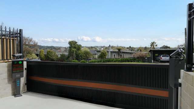 1-6&10-20/42 Captain Scott Road Glen Eden_4