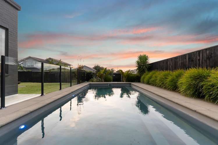 32 Defender Crescent Beachlands_16