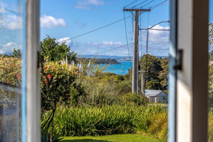 8 Tahatai Road Oneroa_8