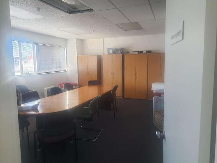 Level 2/39 Webb Street Mount Cook_4