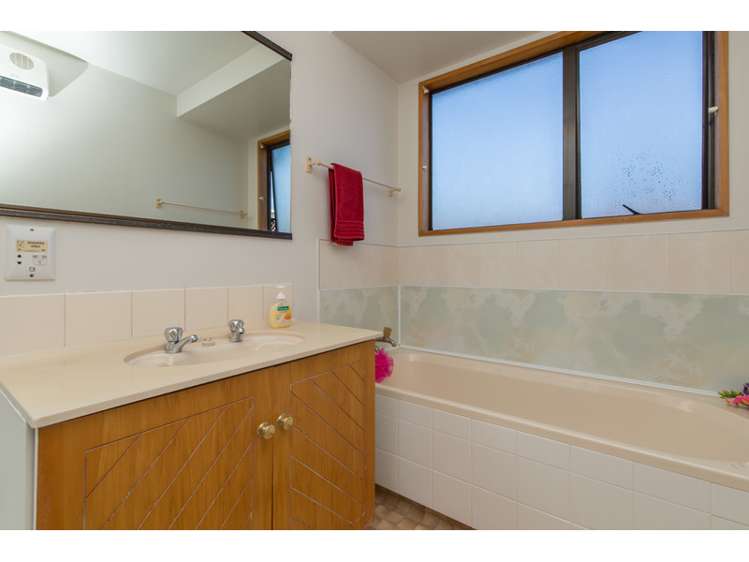 6 Peebles Drive Hei Hei_13