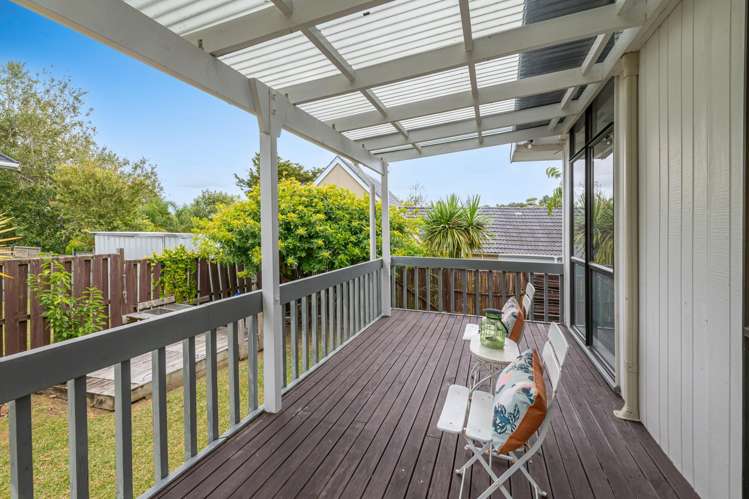 15A Tetrarch Place Totara Vale_18