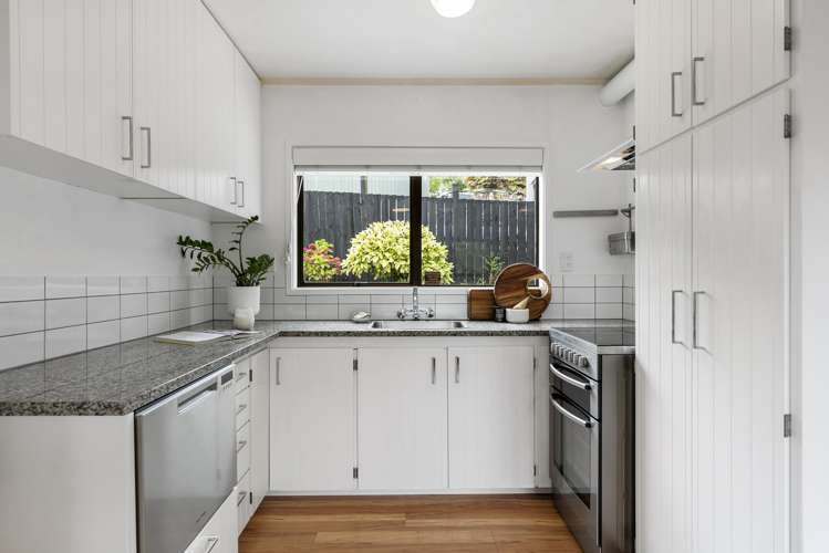 2/24 Gatman Street Birkdale_3