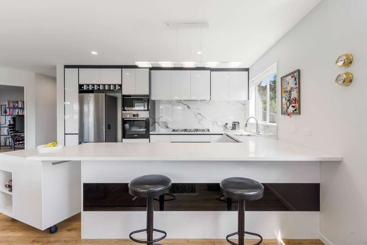 513A West Coast Road_5