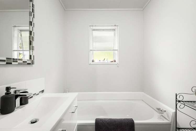 9 Sun Valley Hatfields Beach_15