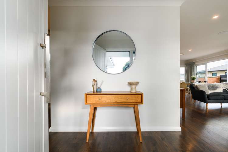 7 Roots Street East Feilding_22