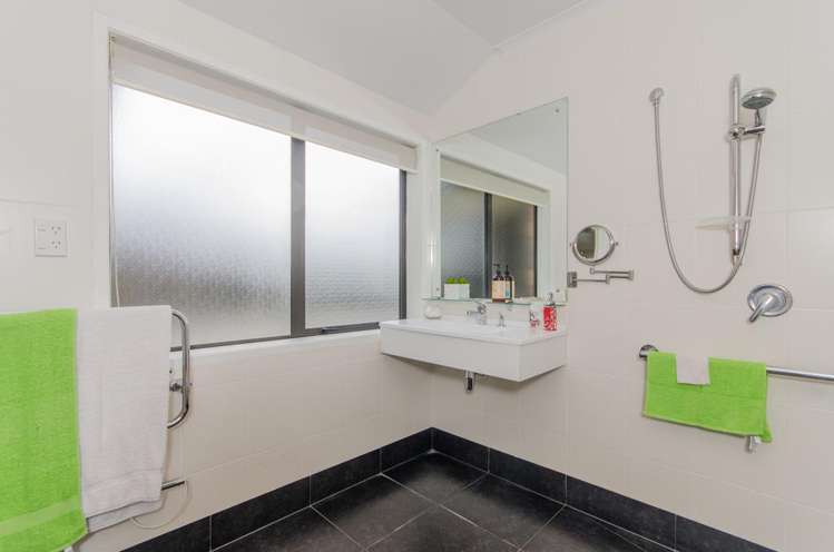 4 Caffreys Avenue Massey_14