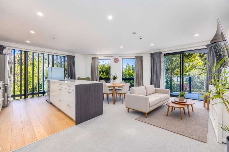 52/8 Thompson Park Road_0