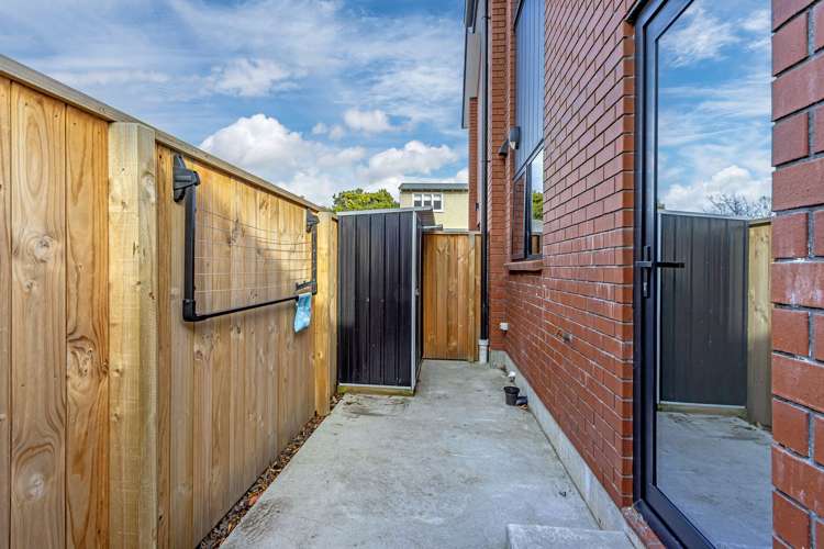 2/64 Longfellow Street Sydenham_4