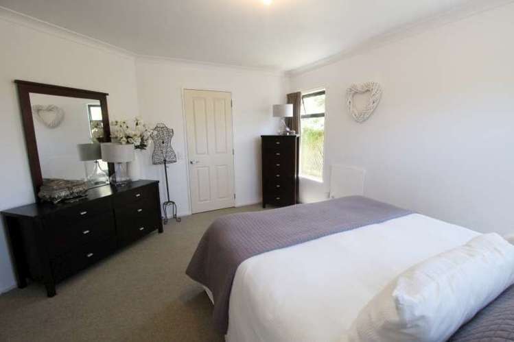 3 Abbey Way Rangatira Park_8