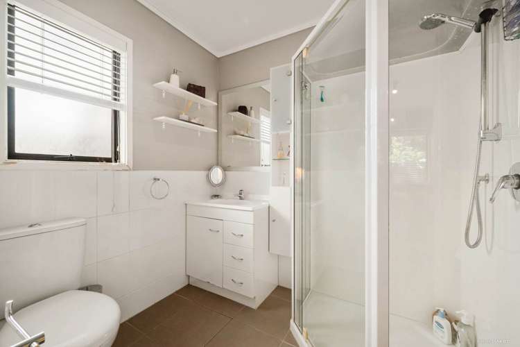 19 Alec Craig Way Gulf Harbour_22