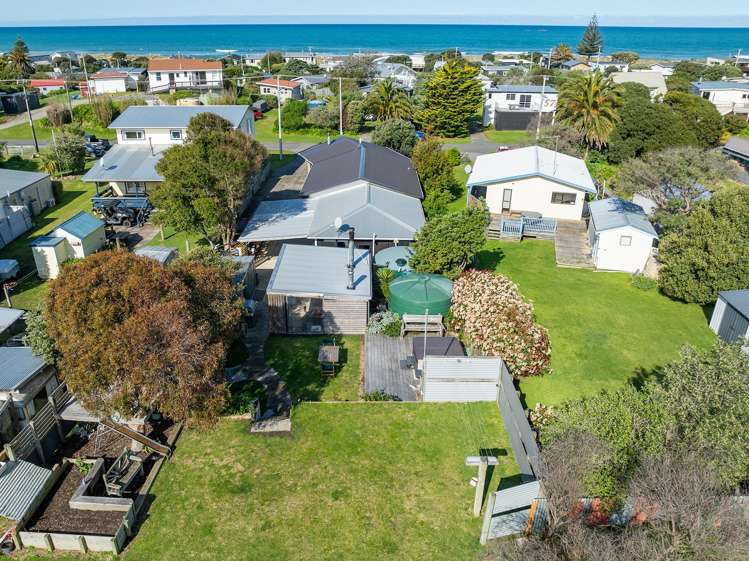 60 Pinedale Crescent Riversdale Beach_0