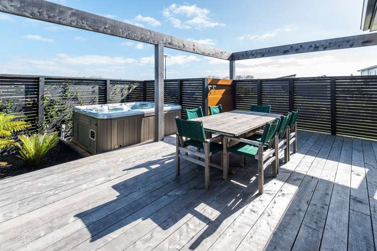 77 Intrepid Crescent Beachlands_5