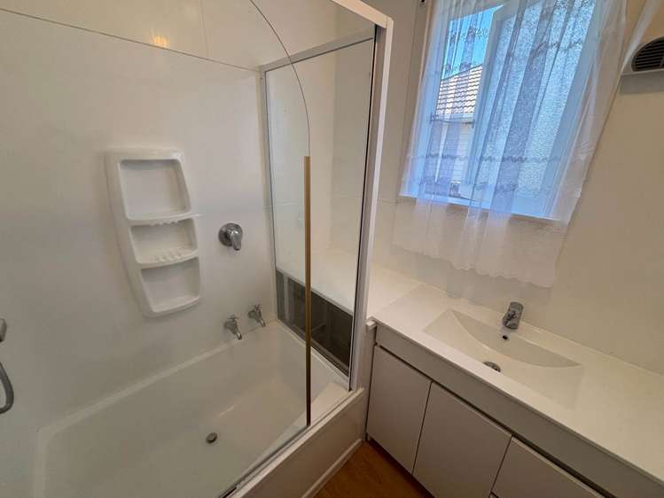 72 Roberts Road Te Atatu South_12