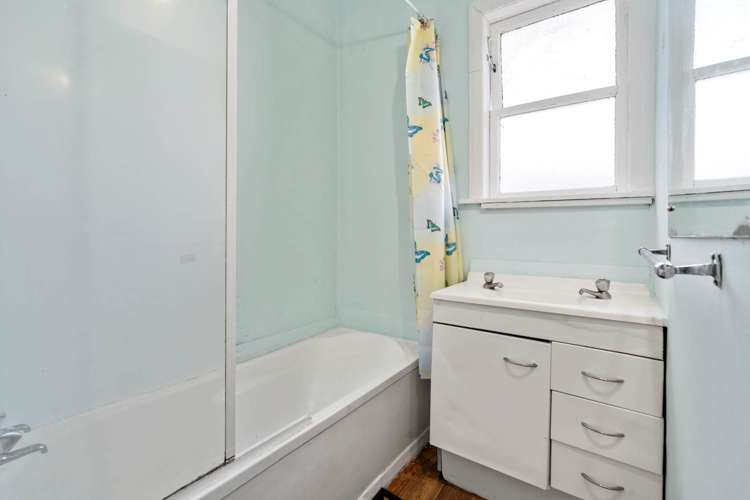 1 Reid Road New Lynn_9