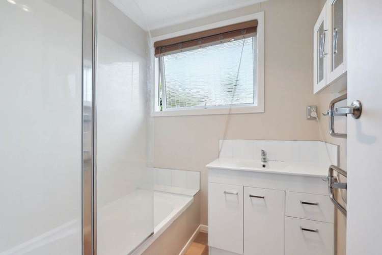 88 Willerton Avenue New Lynn_11