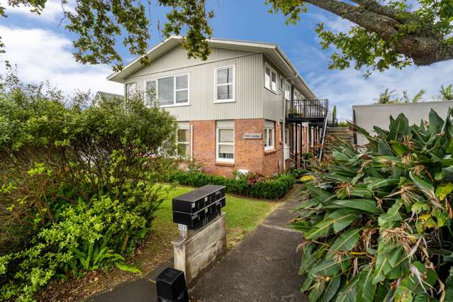 1/221 Hurstmere Road Takapuna_3