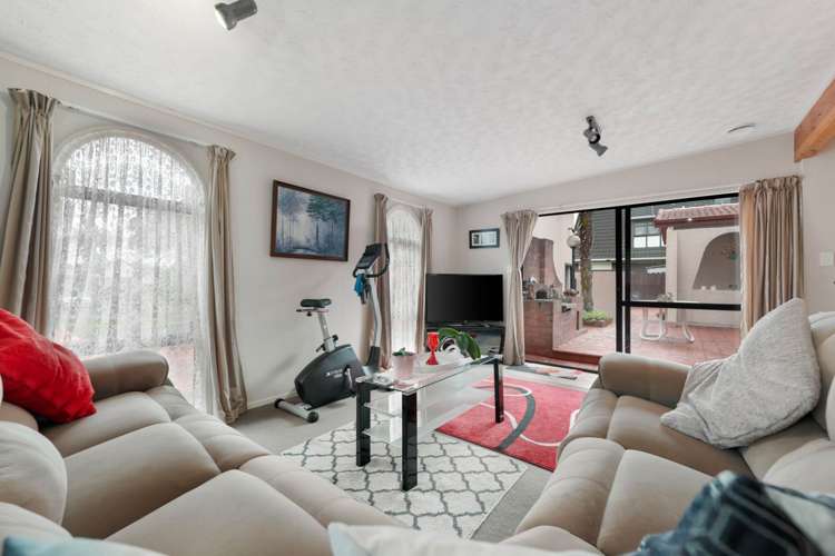 4 Photinia Place Botany Downs_13