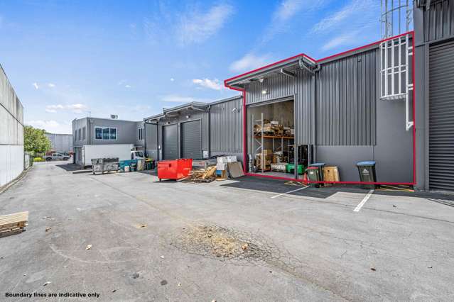 Modern industrial unit - vacant and versatile