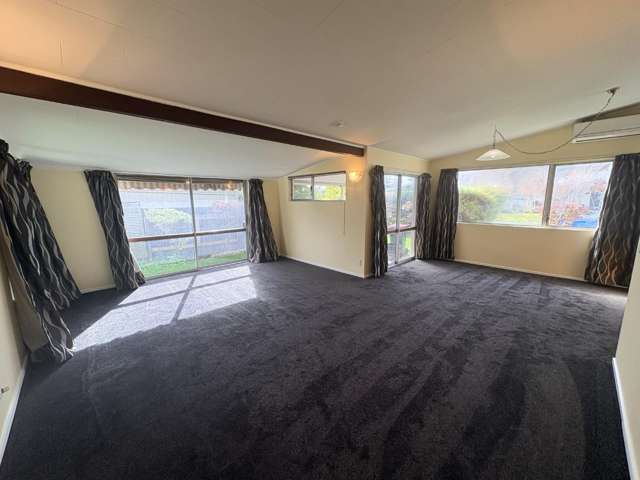 212 Sunnybank Crescent Camberley_2