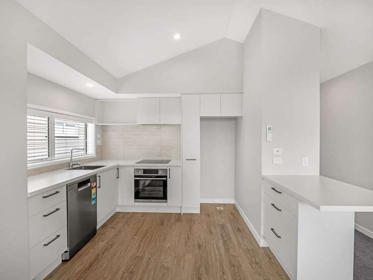 110E/30 Bob Robertson Drive Woodend_6