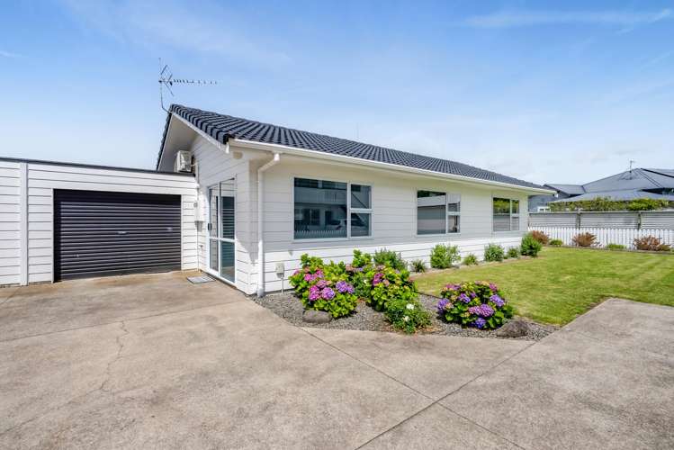 2/353 St Aubyn Street_0