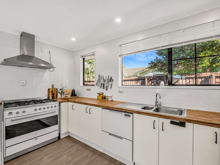 64 Karnak Crescent Russley_5