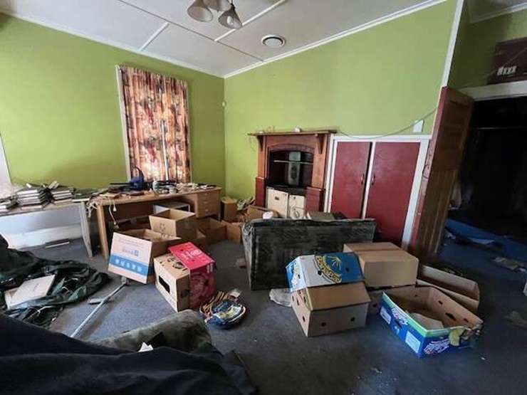 A do-up villa for sale on Harris Street, in Huntly, was filled with rubbish and had what appeared to be mould on the ceilings. Photo / Supplied