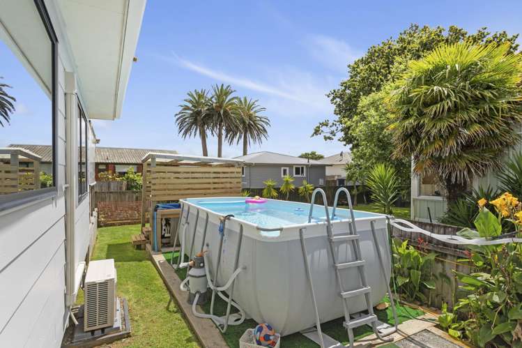 2 Mary Keane Lane Parakai_11