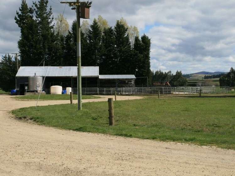 261 Middle Road Gore Surrounds_7