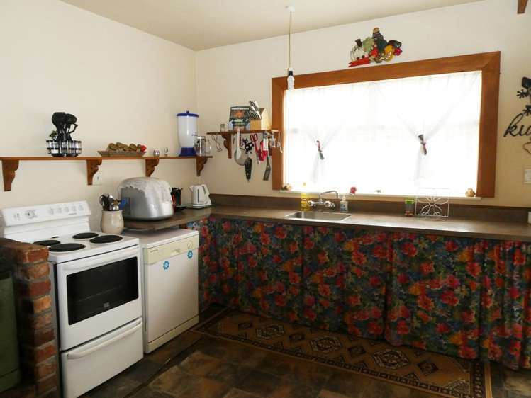 5 Chamberlain Street Waimangaroa_5