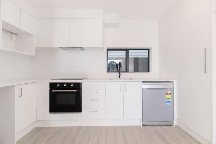 2/52 Rua Road Glen Eden_9