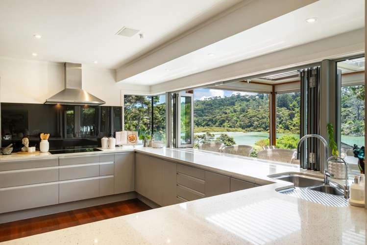 14 Oscar Road Greenhithe_16