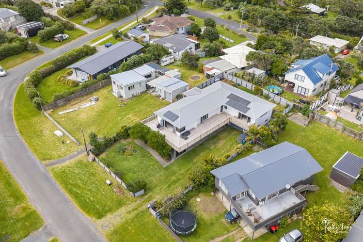 6 Bayly Street Baylys Beach_40