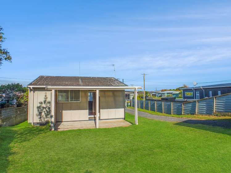 11 Chaffey Street Foxton Beach_19