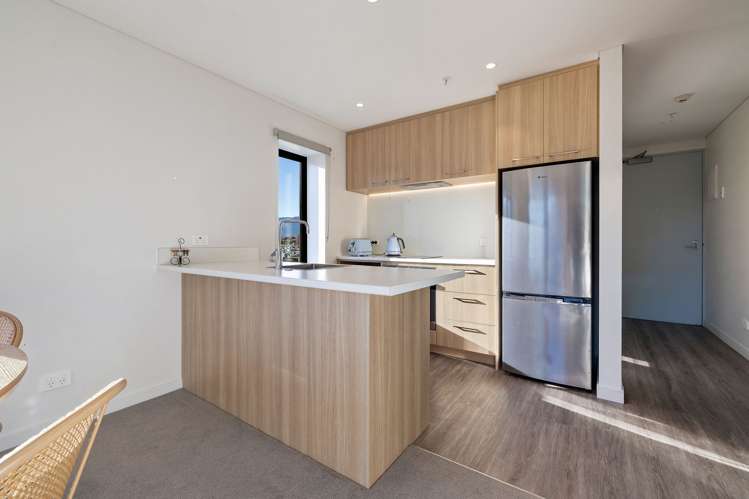 702/10 Copper Beech Ave_3