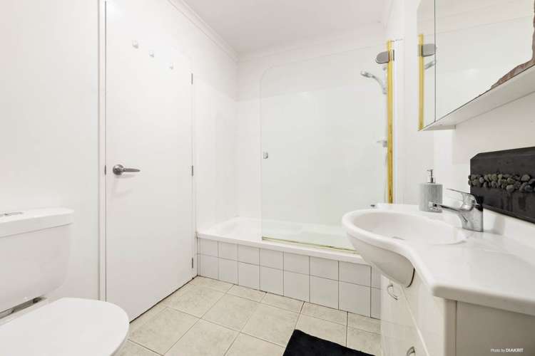 32/1 Ambrico Place New Lynn_14