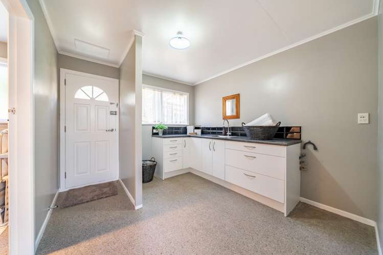 247 Dowse Drive Maungaraki_23