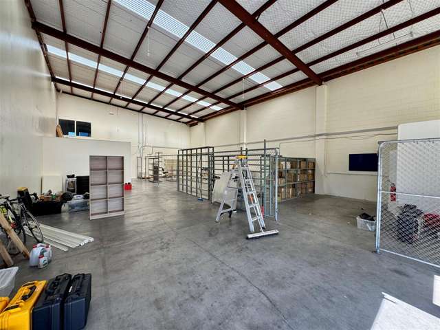 CBRE | High-Profile Airport Industrial Unit