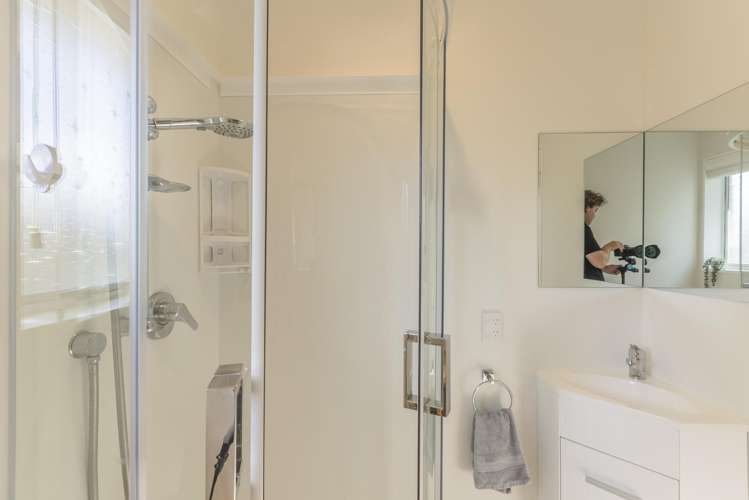 2/13 Linden Avenue Tawa_3