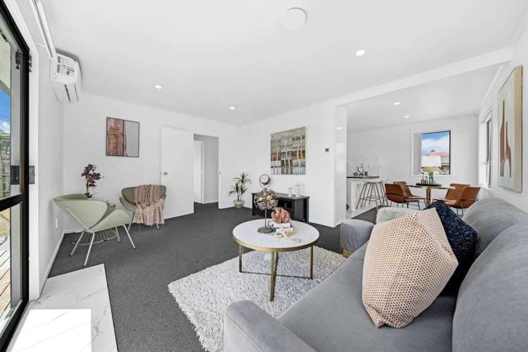 148 & 148A Solar Road Glen Eden_9