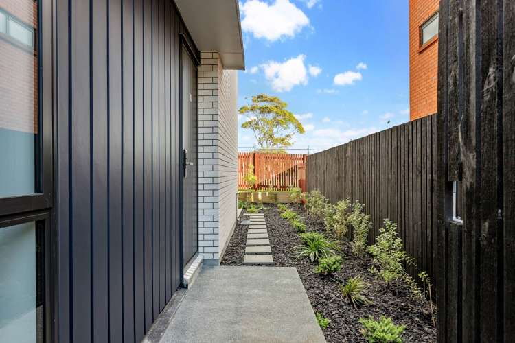 2/4 Treasure Lane Te Atatu South_9
