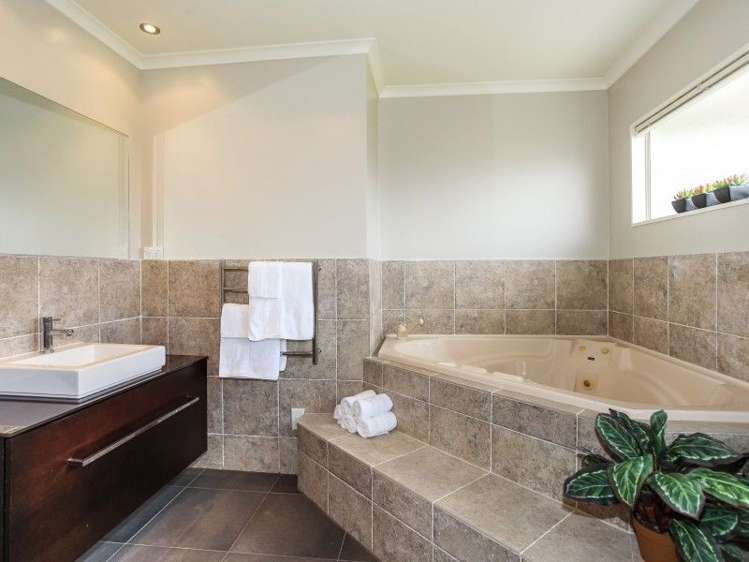 7 Capistrano Mews Goodwood Heights_12